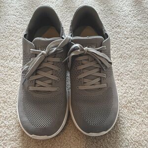 KIZIK Lima gray slip on sneakers